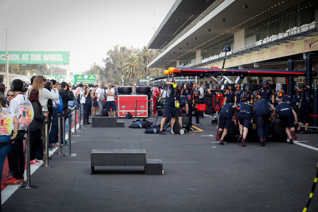 PARADAS EN PITS: ¿PANDEMONIO O PERFECCIÓN? Paradas rápidas, la clave del éxito