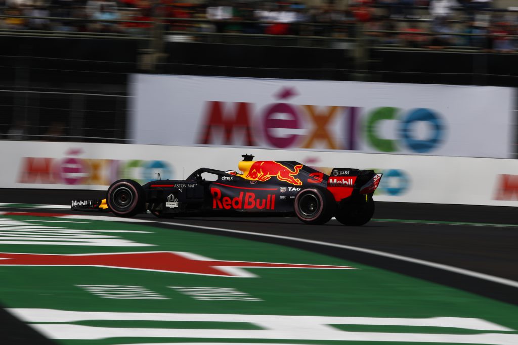 Ricciardo rocks 114,563 Mexican fans at the FORMULA 1 GRAN PREMIO DE MEXICO 2018™